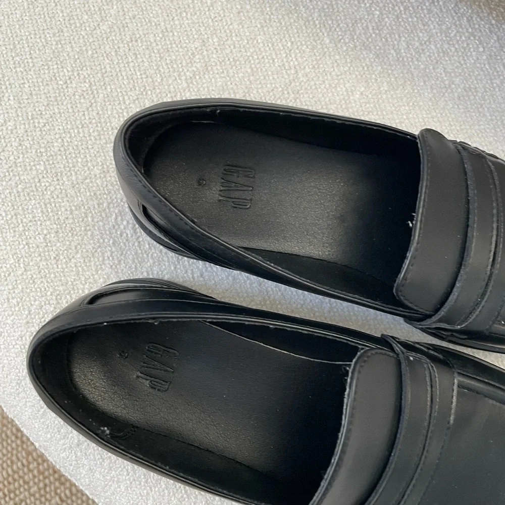 Women’s loafers from the gap brand new size 6 black - Picture 7 of 8